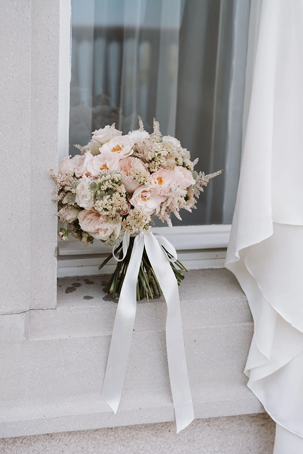 Poročni šopek, ki ga je nevesta pred leti sama posušila na zraku.